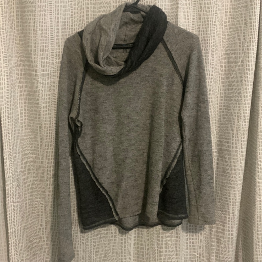 Medium Kuhl cowl neck sweater